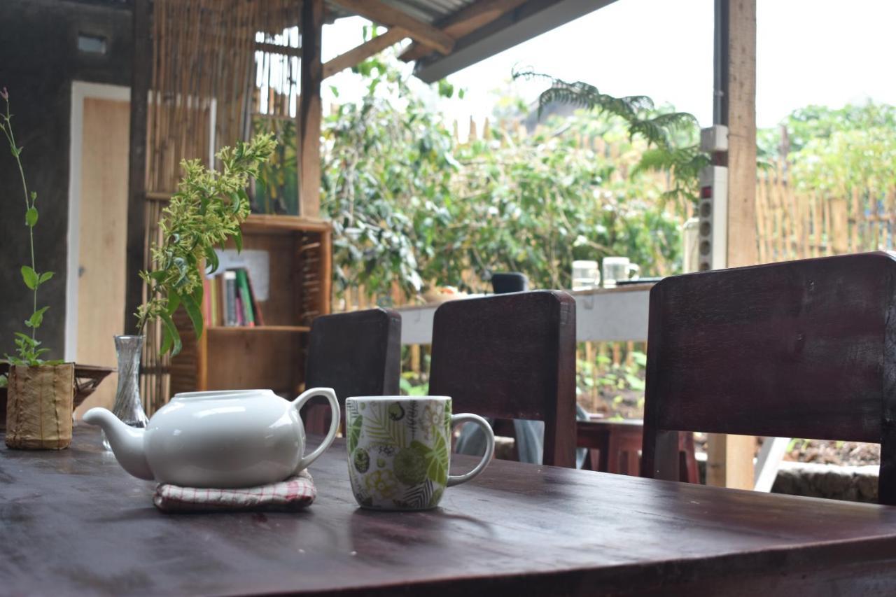 Mama'S Homestay Ruteng Exterior photo